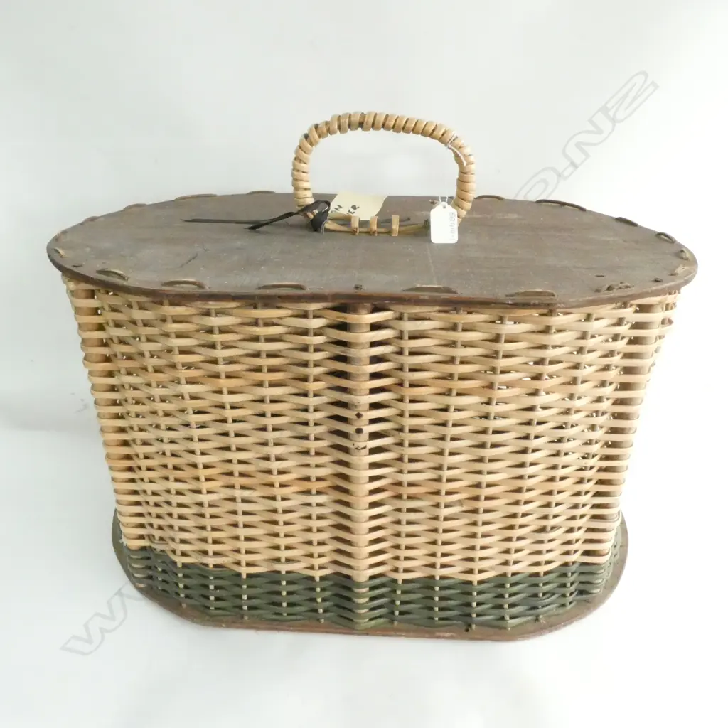 PIGEON CARRIER BASKET 580 X 350 X 320  Image 1++