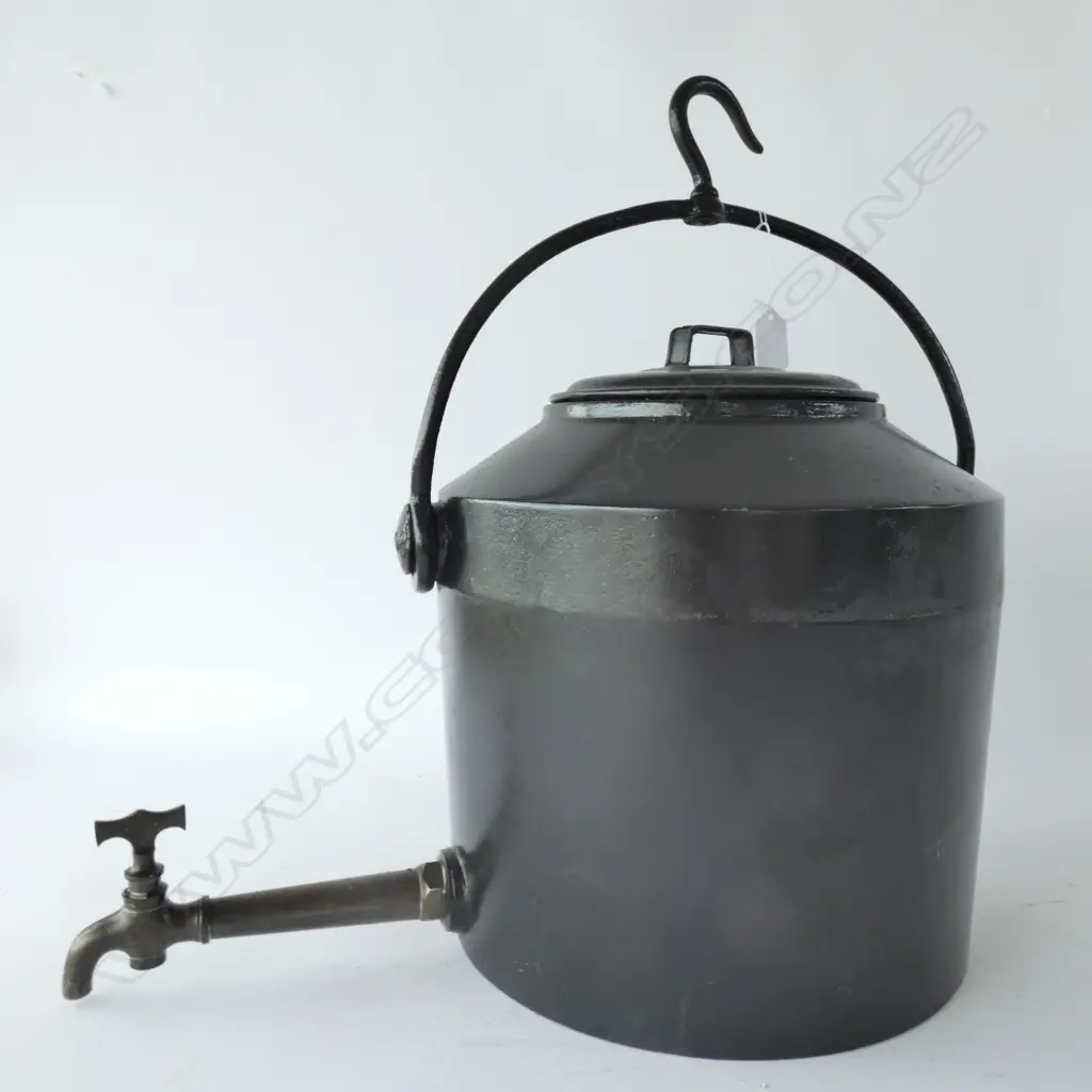 LARGE CAST IRON HANGING COAL FIRE KETTLE, W. 350MM Image 1++