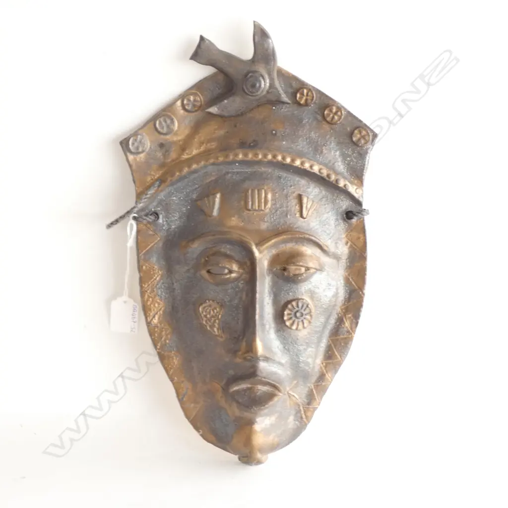 SUSAN WILSON SILVERED POTTERY MASK L. 380MM Image 1++
