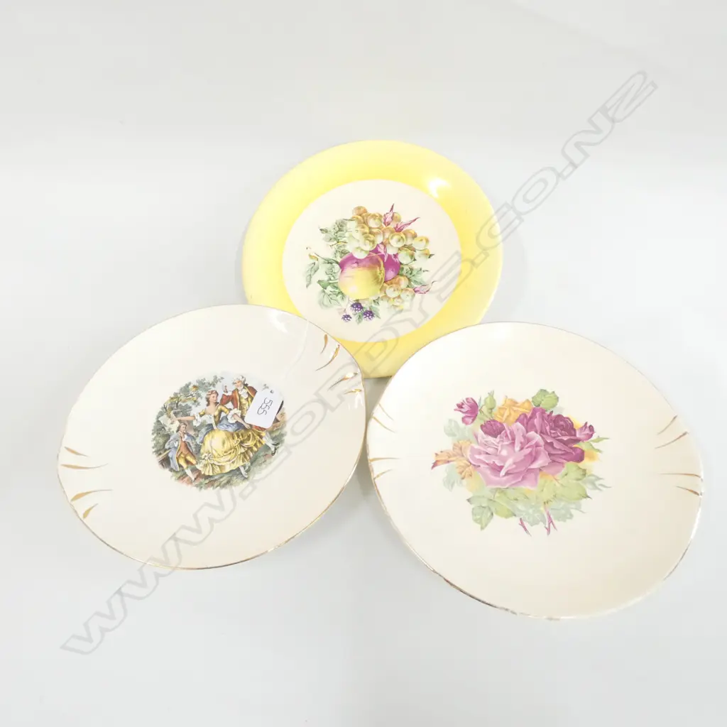 3 CROWN LYNN CABINET PLATES D235MM Image 1++
