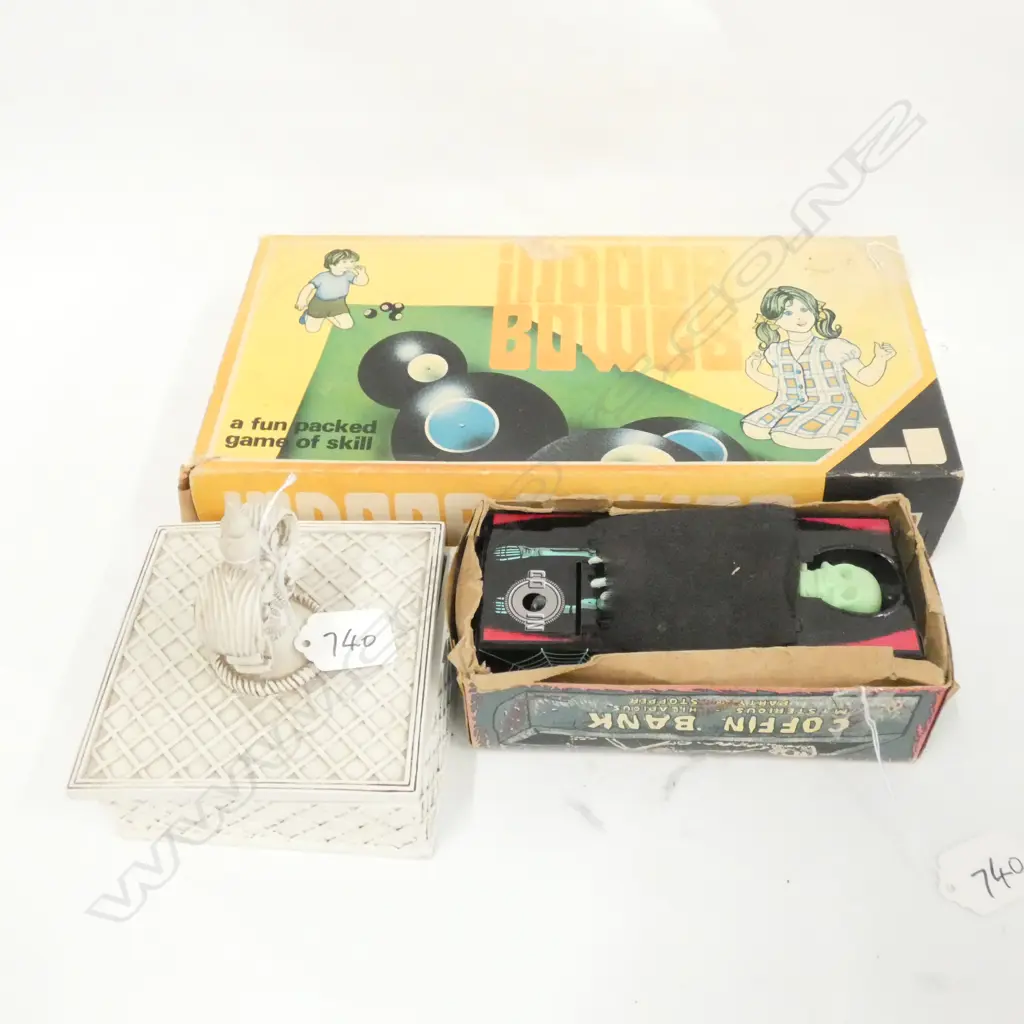 VINTAGE TOYS; COFFIN MONEY BOX & INDOOR BOWLS + MODERN LIDDED BOX  Image 1++
