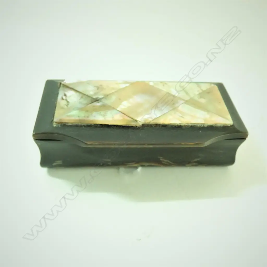 19thC HORN SNUFF BOX - M.O.P. INLAY TO LID Image 1++