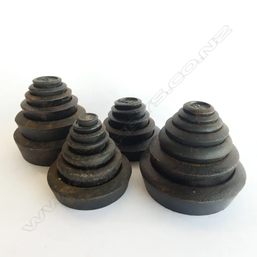 BOX ASST CAST IRON STACKING WEIGHTS Image 1++