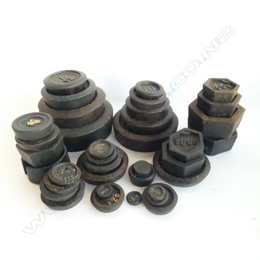BOX ASST CAST IRON STACKING WEIGHTS Image 1++