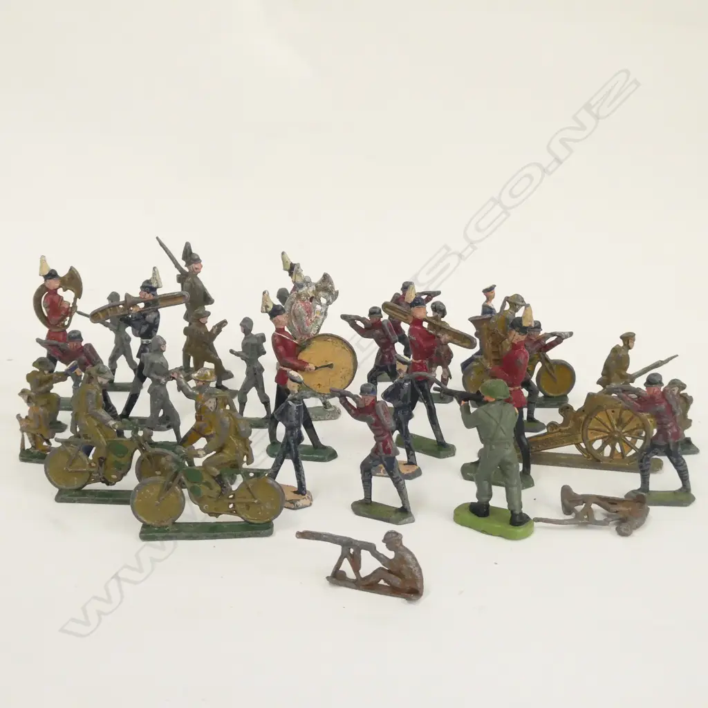 COLLECTION OF CAST LEAD FARM ANIMAL TOYS, ETC Image 1++