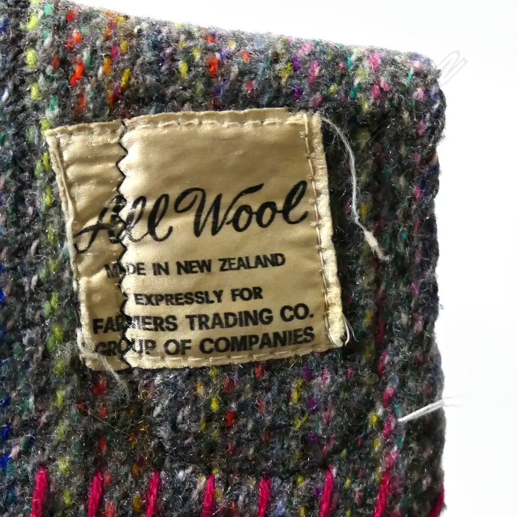 VINTAGE WOOL TRAVEL RUG, MADE FOR FARMERS TRADING COMPANY Image 1++