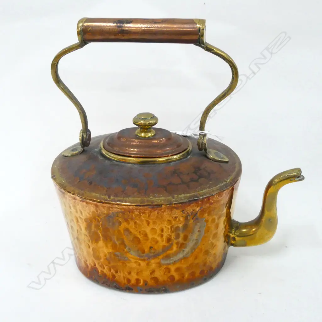 COPPER KETTLE WITH COPPER & BRASS SWING HANDLE & BRASS SPOUT. H. 270MM Image 1++