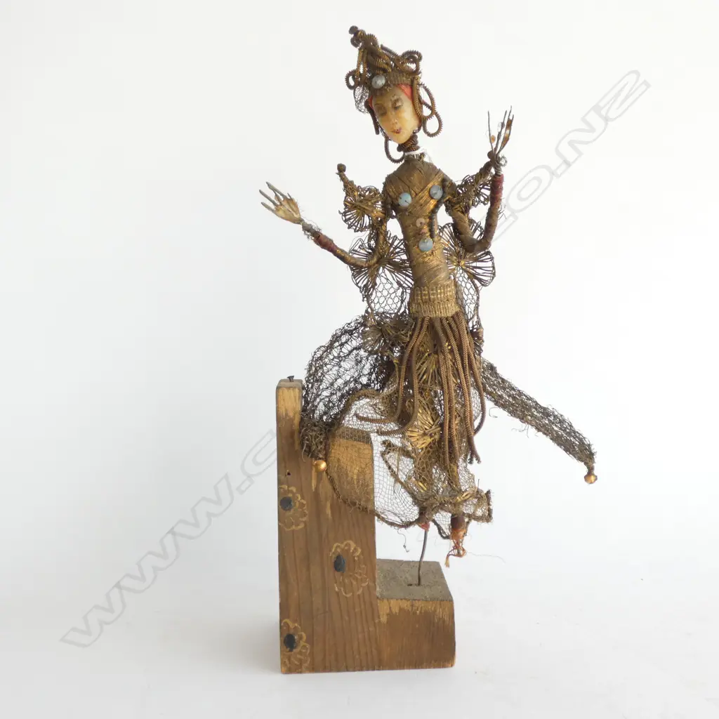 FRENCH ANTIQUE WIRE FIGURINE Image 1++