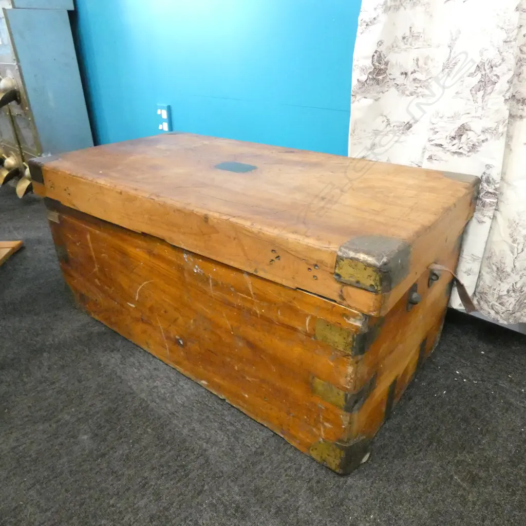 BRASS  BOUND CEDAR TRUNK NEEDS REPAIR SOME ITEMS MISSING LOCK PLATE AND HINGES WITH BOX W900 MM Image 1++