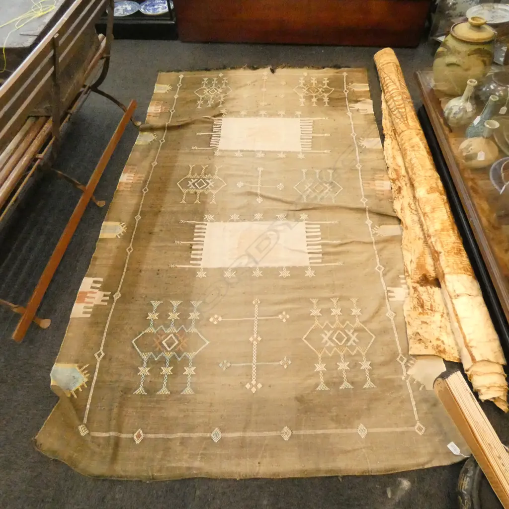 ANTIQUE HAND WOVEN GEOMETRIC DESIGN FLOOR COVERING Image 1++