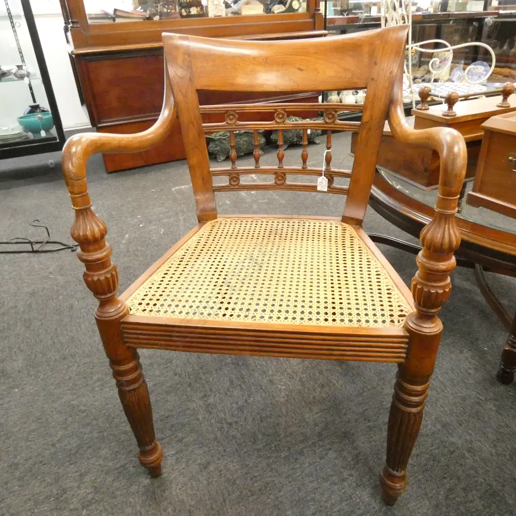 TEAK ARM CHAIR Image 1++