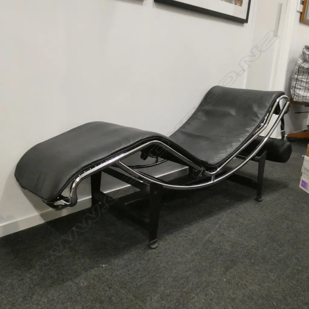 LE CORBUSIER LC4 STYLE LOUNGER IN CHROME & BLACK LEATHER L. 1650MM Image 1++