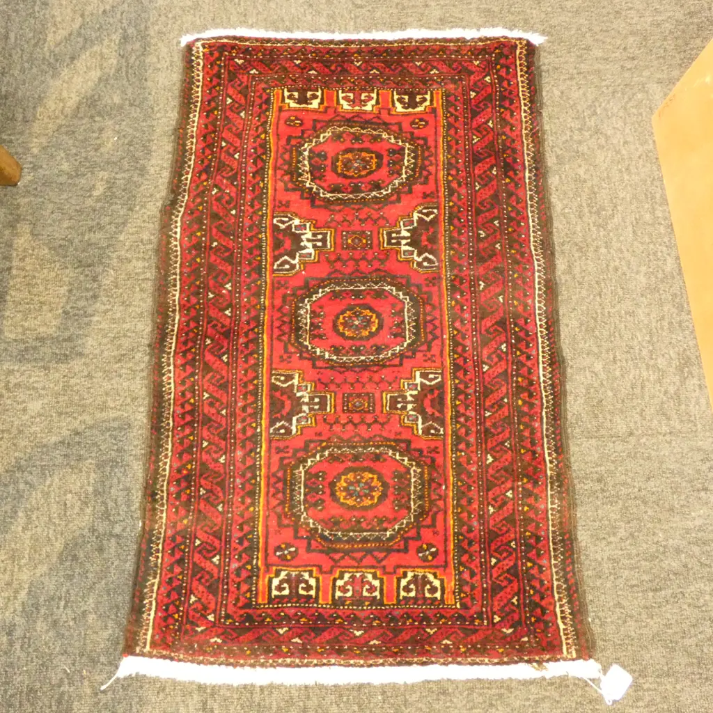 #251G PERSIAN BALOUCH HAND KNOTTED WOOL PILE RUG 880 X 500MM Image 1++