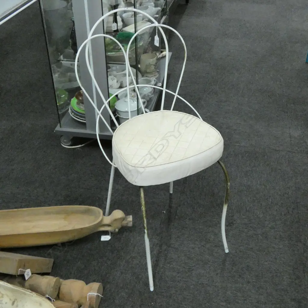 MID CENTURY WHITE METAL BEDROOM CHAIR Image 1++