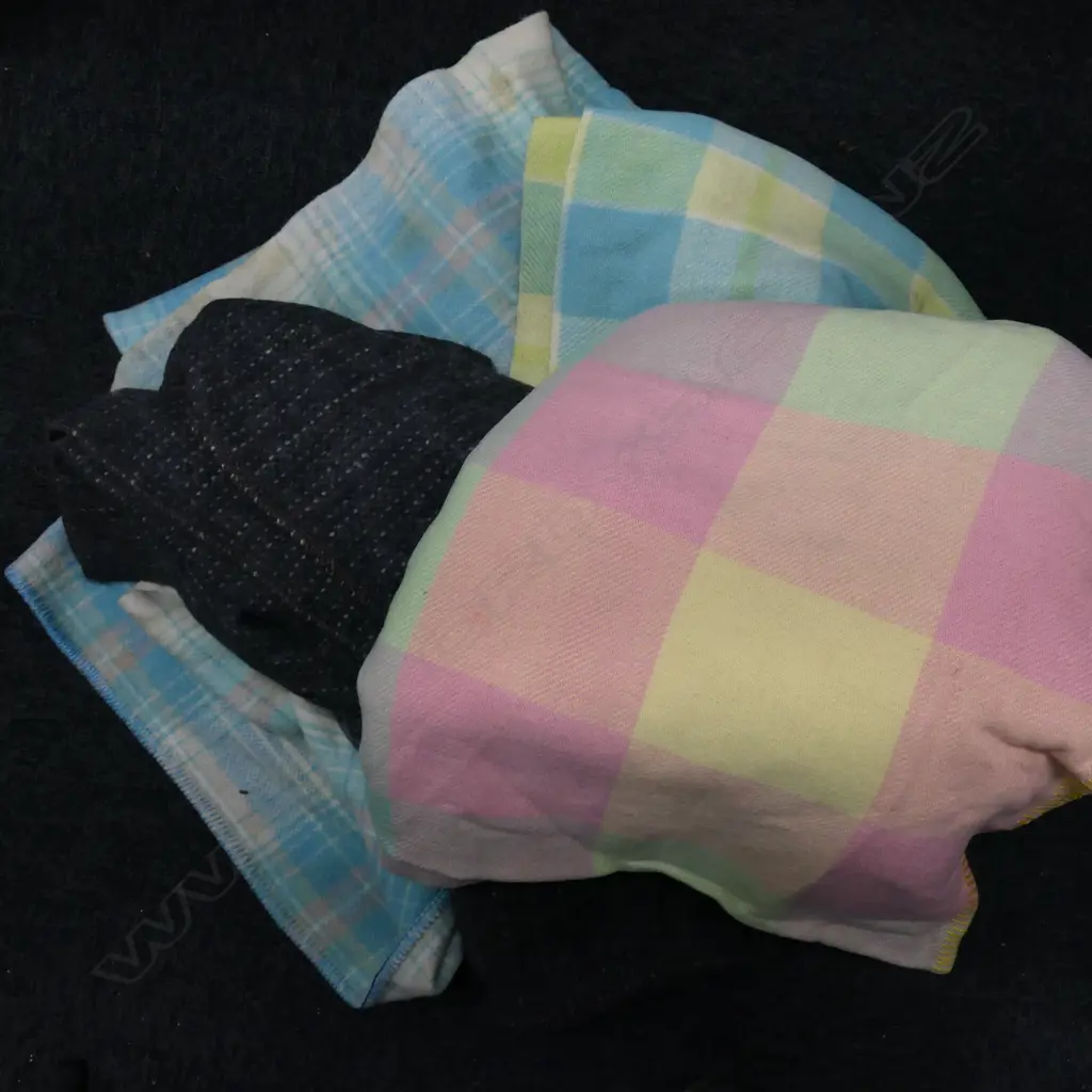 WOOLEN BLANKETS  Image 1++