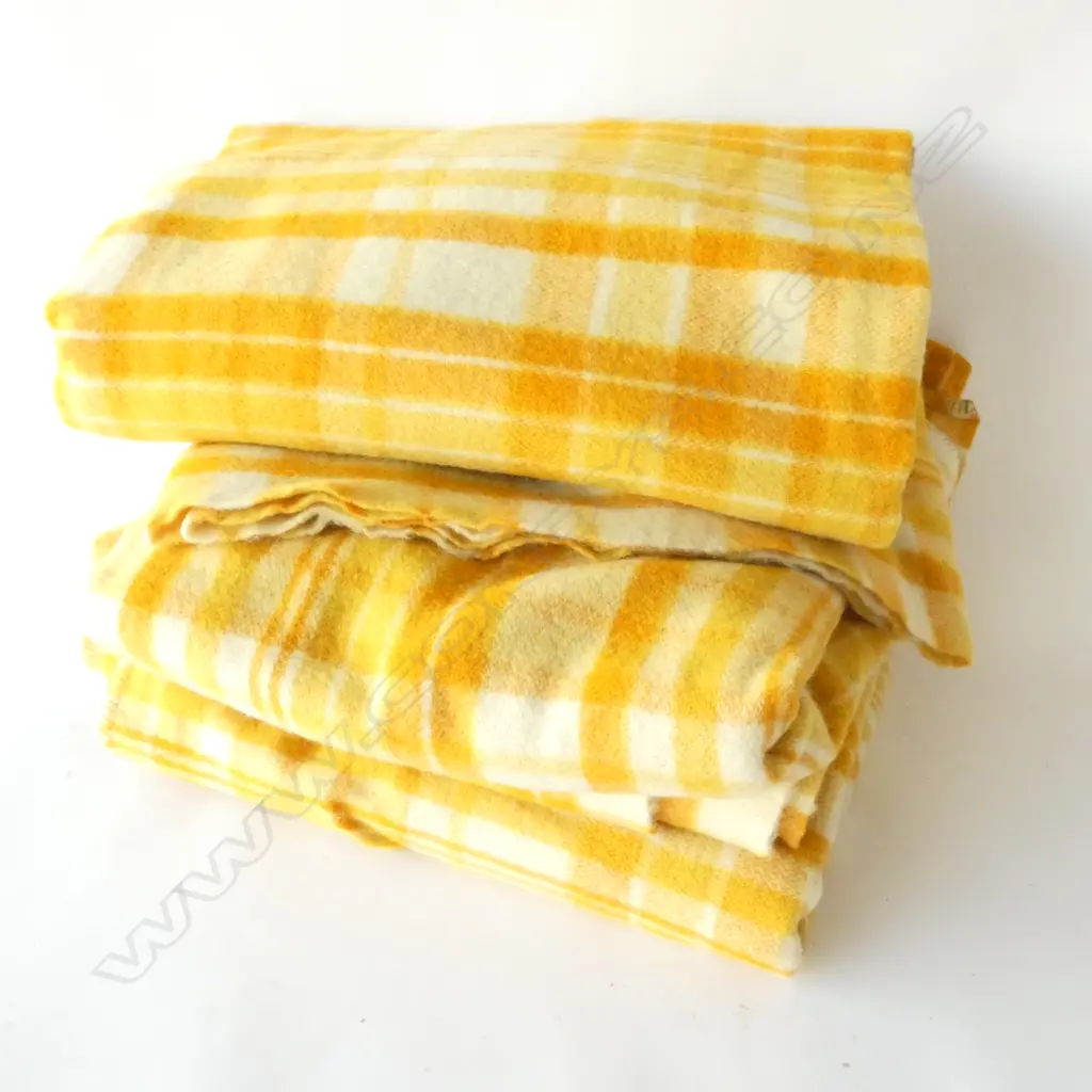 BOX LOT 4 MATCHING WOOL BLANKETS  Image 1++