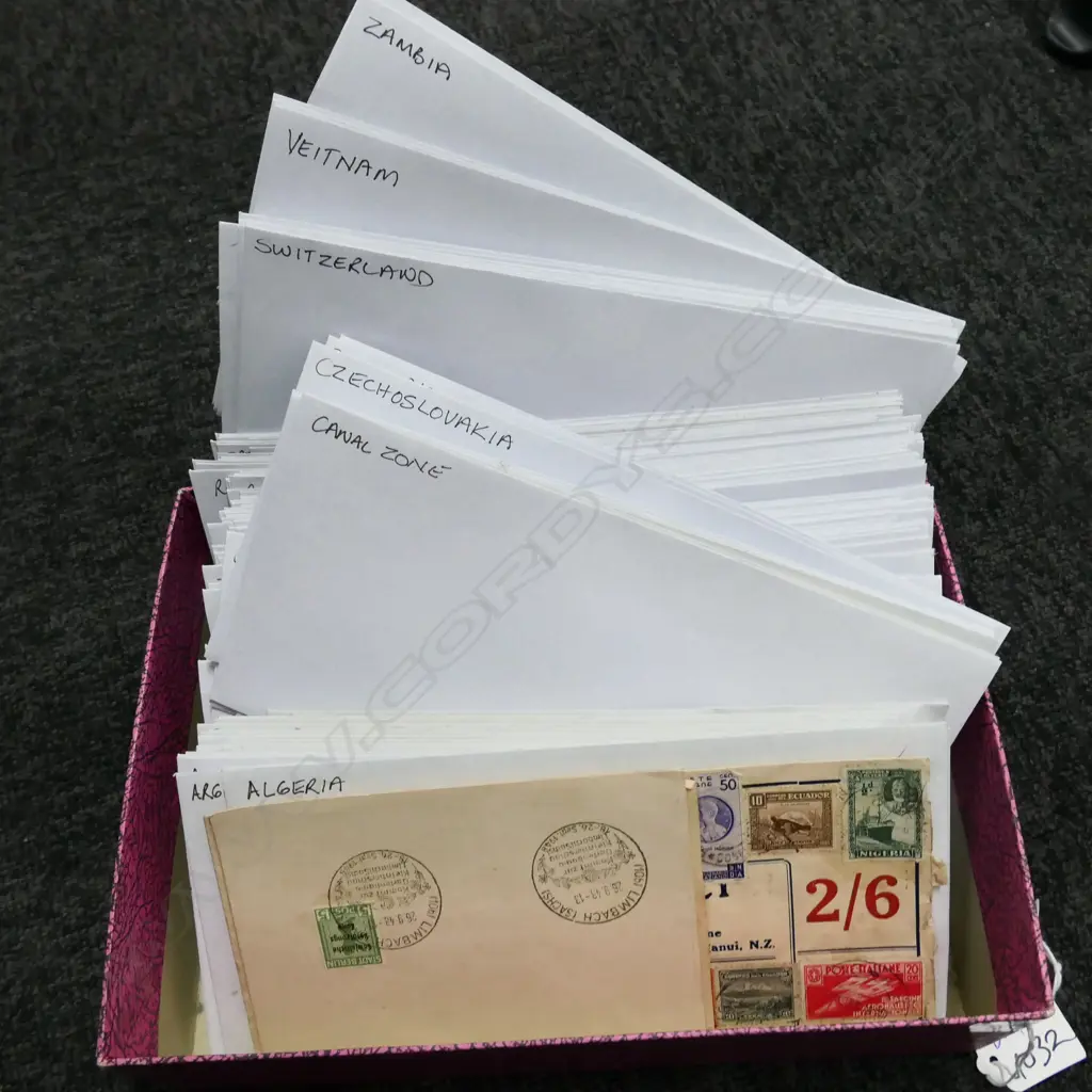 COLLECTION VINTAGE WORLD STAMPS  Image 1++