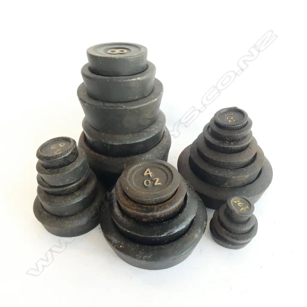 BOX ASST CAST IRON STACKING WEIGHTS Image 1++
