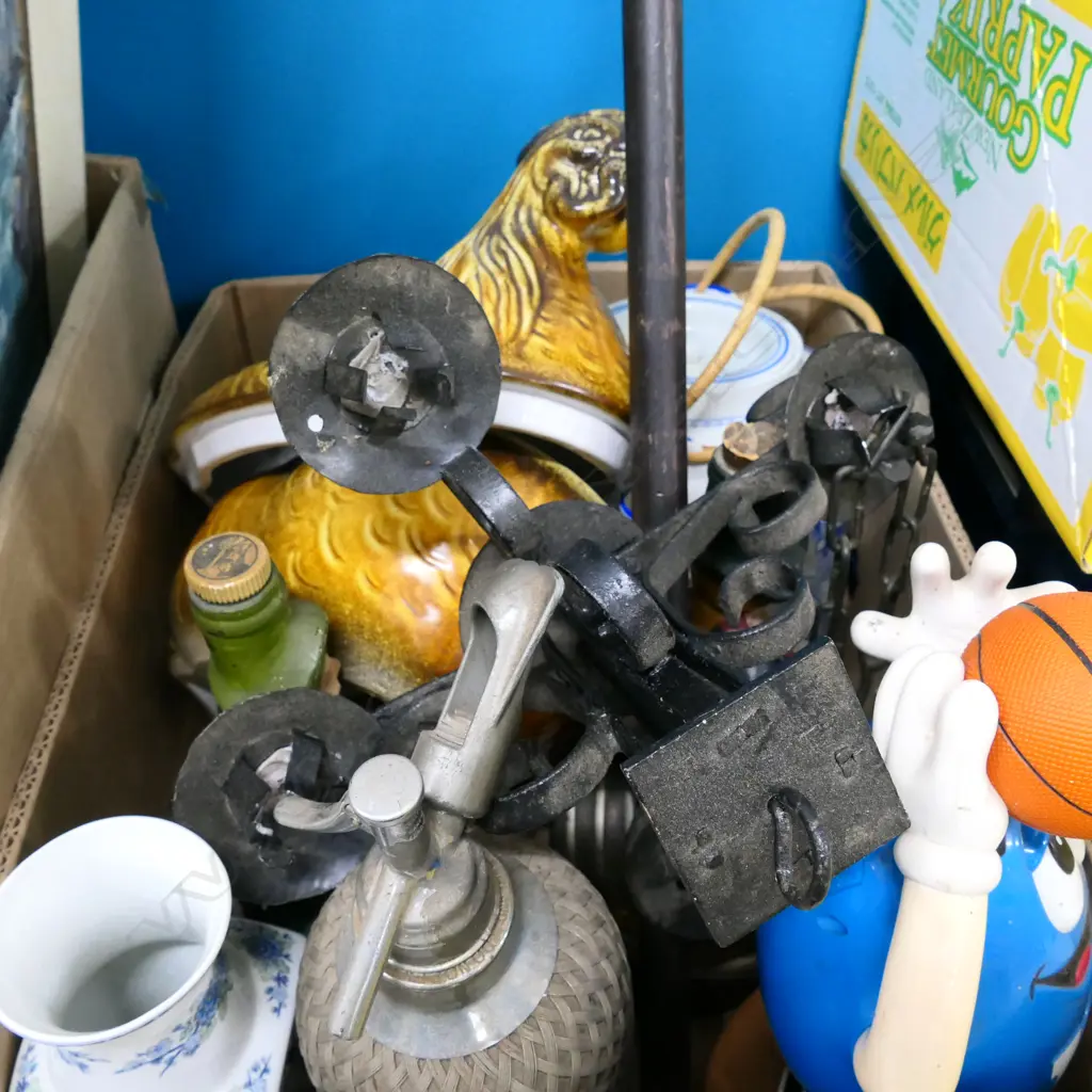 BOX LOT LIDDED CHICKEN AF, LARGE TEAPOT ETC Image 1++