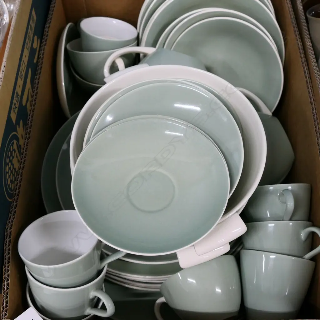 POOLE 'CAMEO' CELADON DINNER SET AF Image 1++