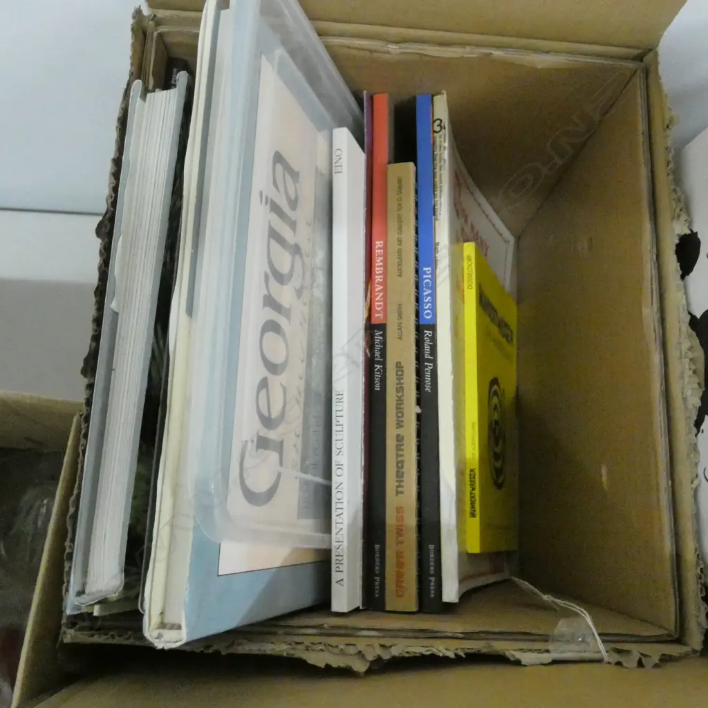 ASST ART AND PHOTOGRAPHY BOOKS ETC Image 1++