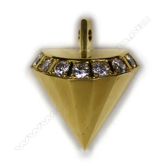 A 1 oz 22ct yellow gold and 1.00ct diamond pendant