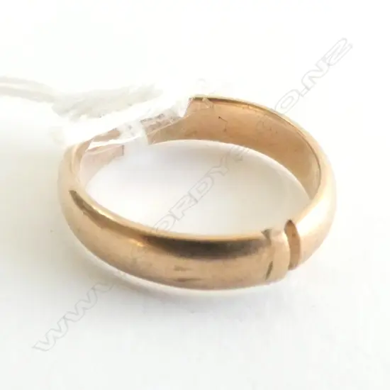 9ct GOLD BAND RING CUT 4.6gms