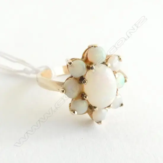 9ct GOLD & 9 OPAL CLUSTER RING