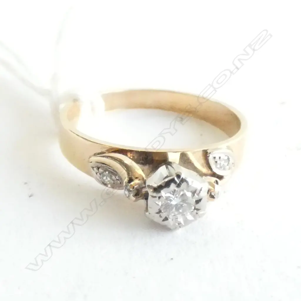 9CT DIAMOND SOLITAIRE RING C1940 2.26gm Image 1++