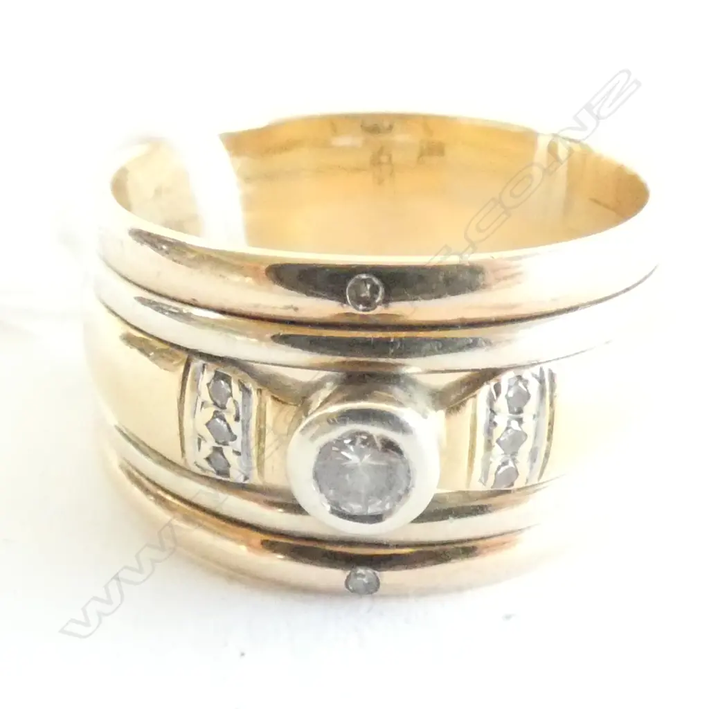 9CT GOLD AND DIAMOND SET BAND (RETAIL REPLACEMENT $3149) Image 1++