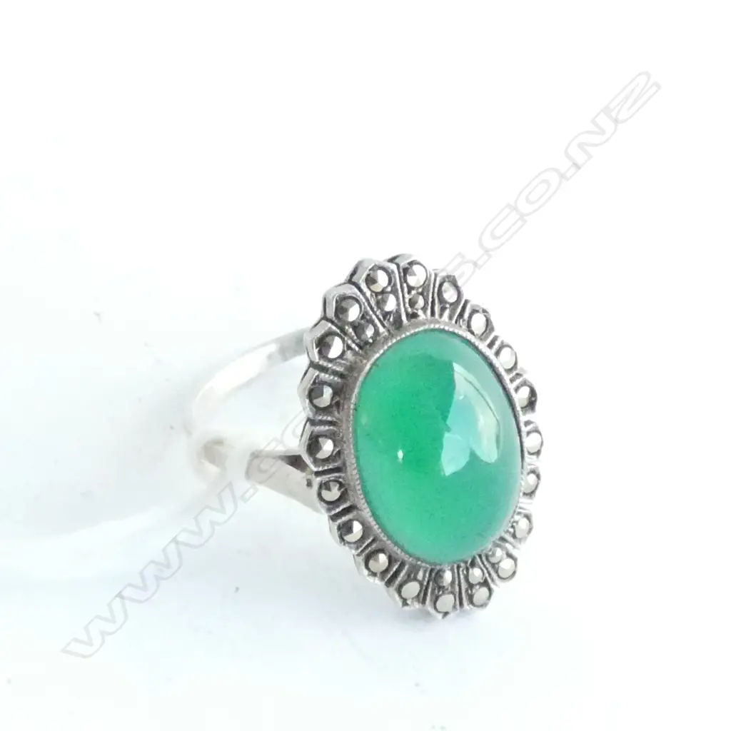 RING, STERLING SILVER, MARCASITE AND GREEN STONE Image 1++