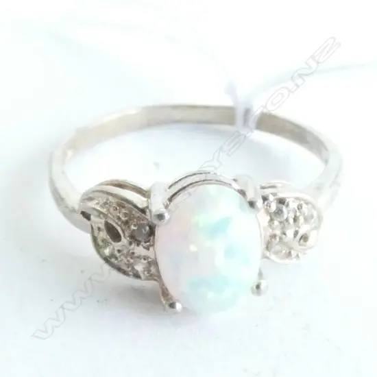 STERLING SILVER RING SET WITH OPAL ?, RED YELLOW, GREEN AND BLUE BASE