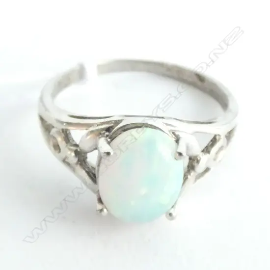 LADIES STG SILVER RING SET WITH OPAL?. HINTS OF GREEN ORANGE & BLUE