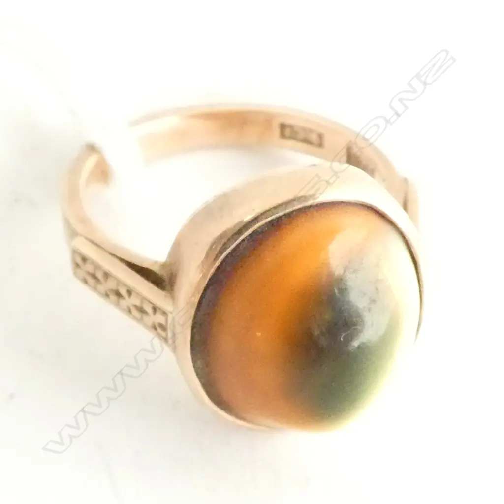 RING LADIES CATSEYE SET IN 9ct GOLD, 4.6gm Image 1++