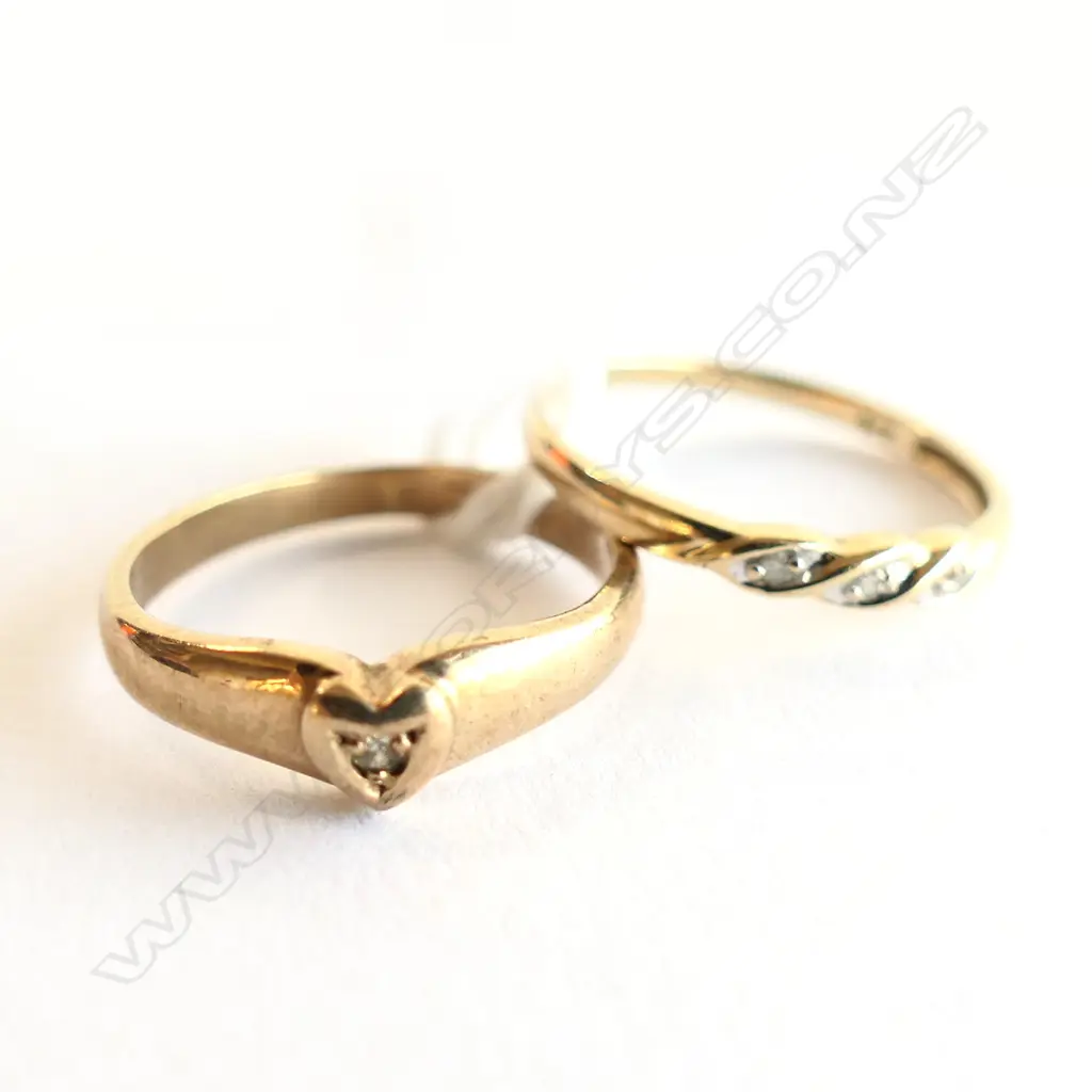 2 9ct GOLD RINGS 3gm Image 1++