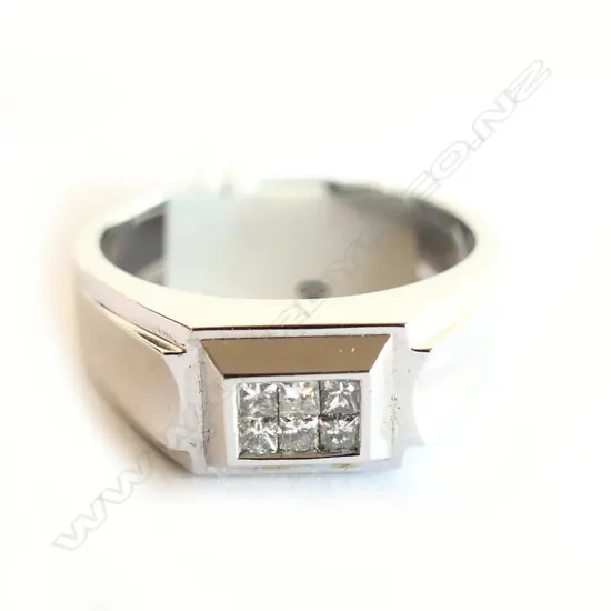 9K GOLD RING SET W 6 PRINCESS DIAMONDS .14CT