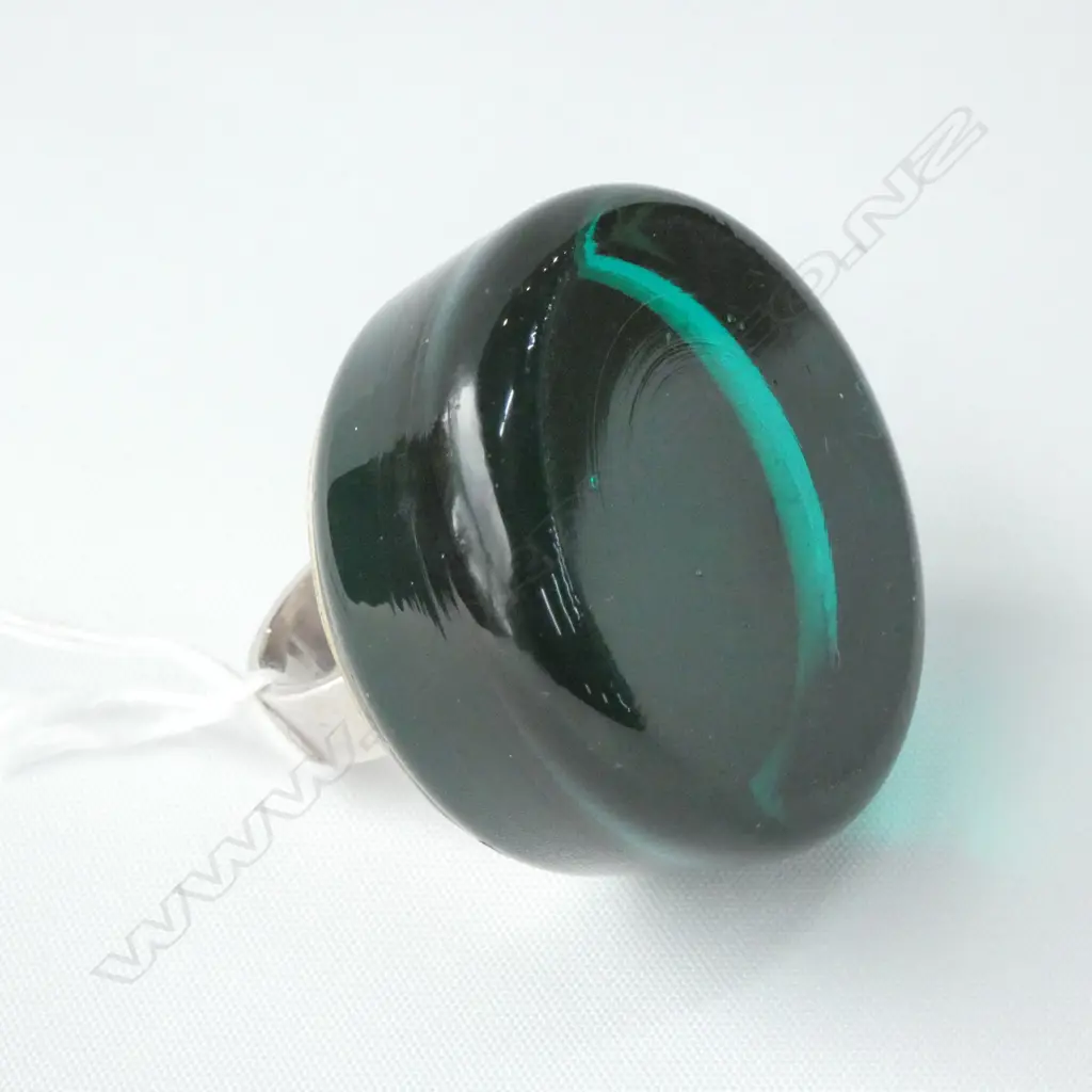 RING STERLING SILVER, ABSOLUTE 1960'S DEEP RICH FOREST GREEN RESIN. Dia 47mm. Image 1++