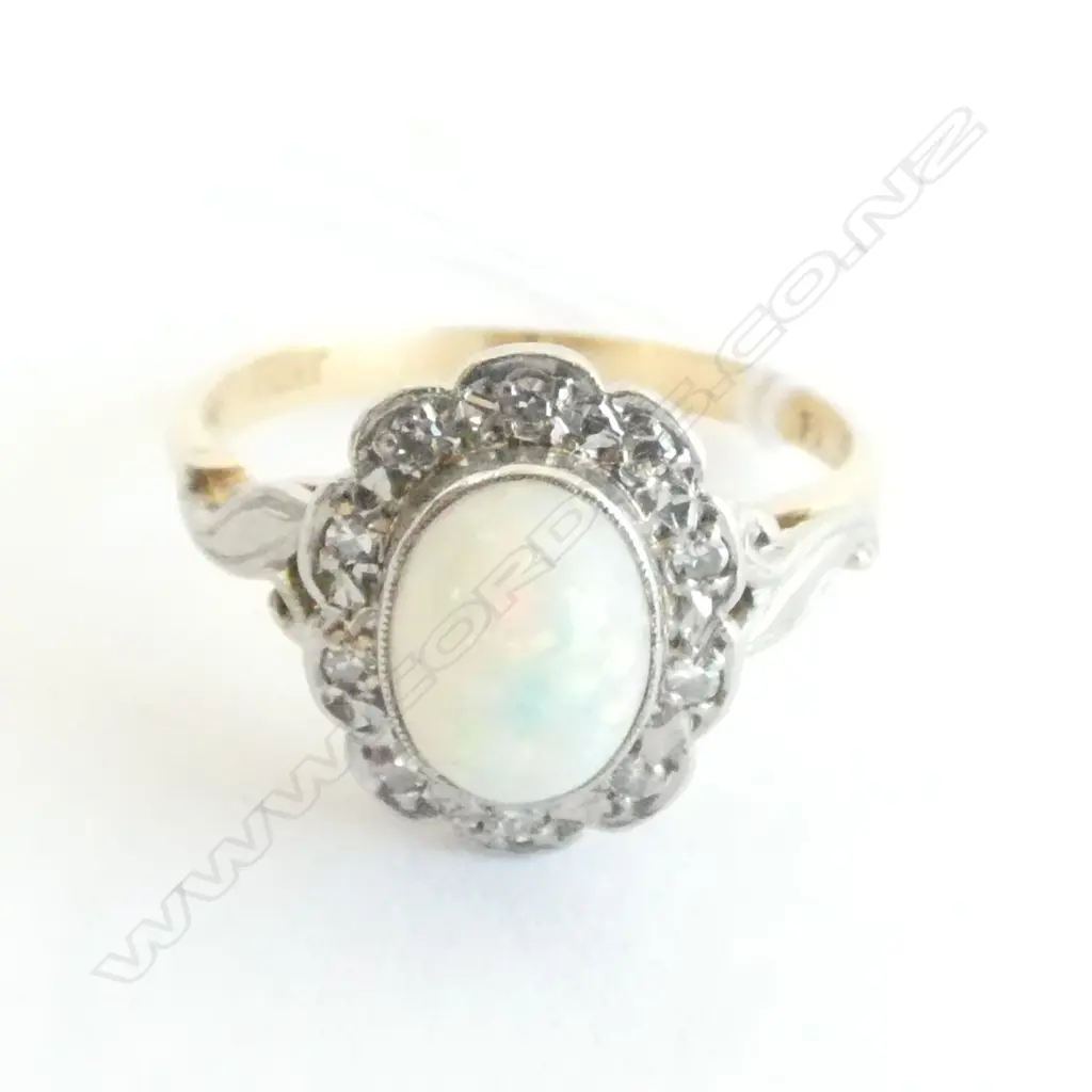 18CT GOLD/PLATINUM  DIAMOND AND OPAL RING 3.3 GRAMS Image 1++