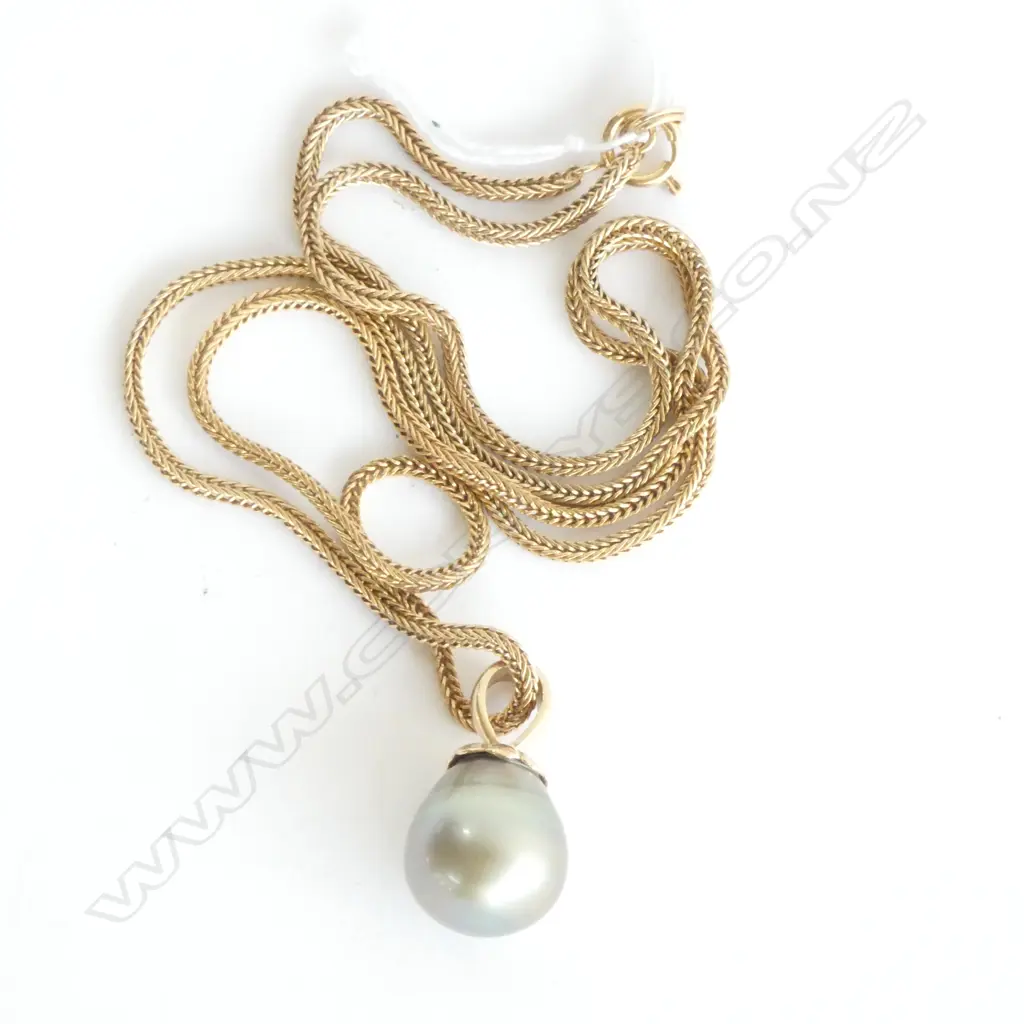 9CT GOLD & TAHITIAN BLACK PEARL PENDANT WITH 9CT GOLD CHAIN 4.75gm Image 1++