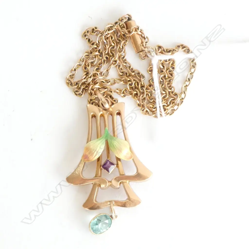 9CT ART NOUVEAU PENDANT AND CHAIN 4.71gm Image 1++