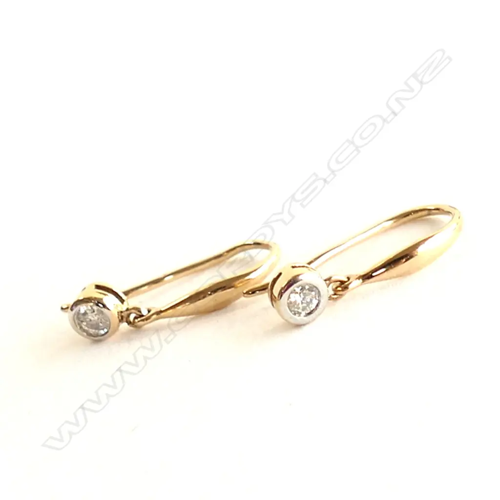 9CT YELLOW GOLD PR EARRINGS 2 DIAMONDS Image 1++