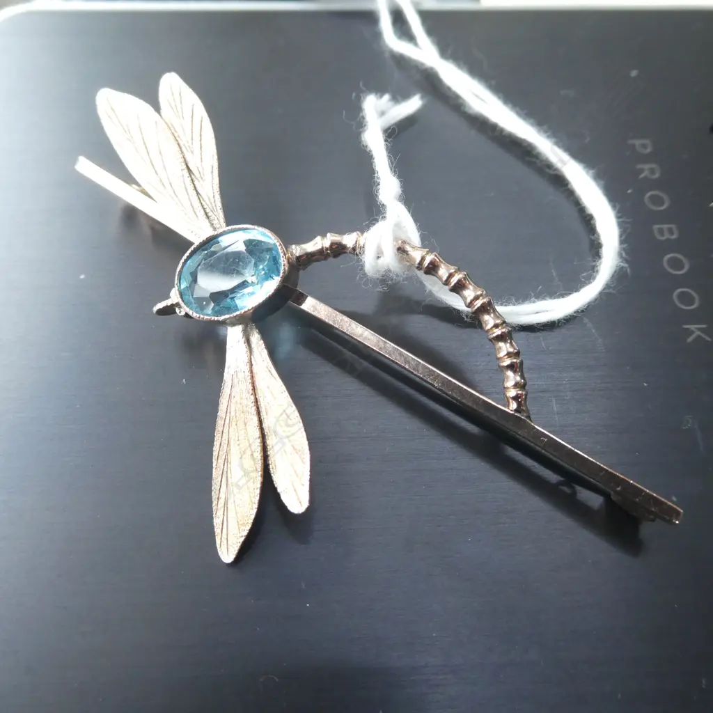 9CT GOLD & BLUE STONE DRAGONFLY BROOCH 5.4 GRAMS Image 1++