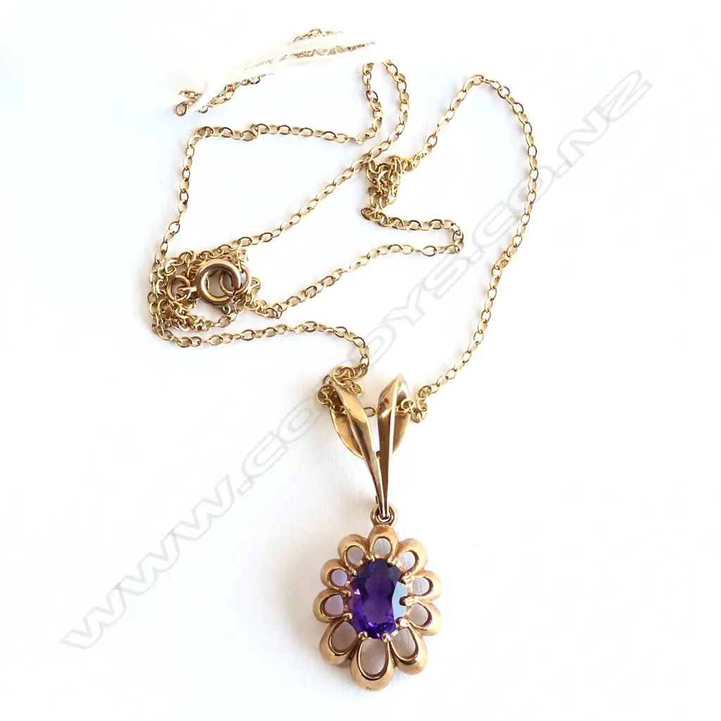 9CT GOLD & AMETHYST PENDANT ON CHAIN 3.3gms Image 1++