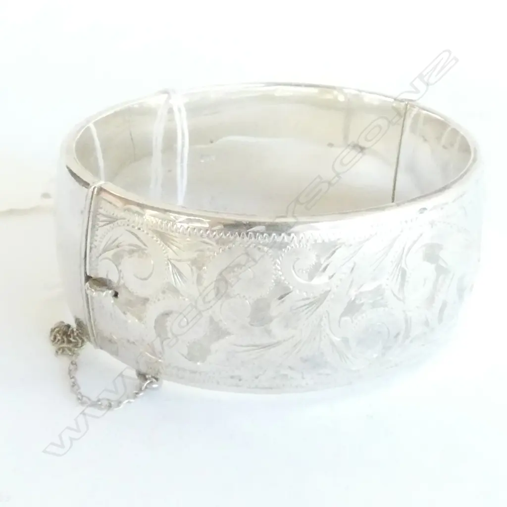 (006) SILVER HALF HINGED BANGLE SCROLL ENGRAVED Image 1++
