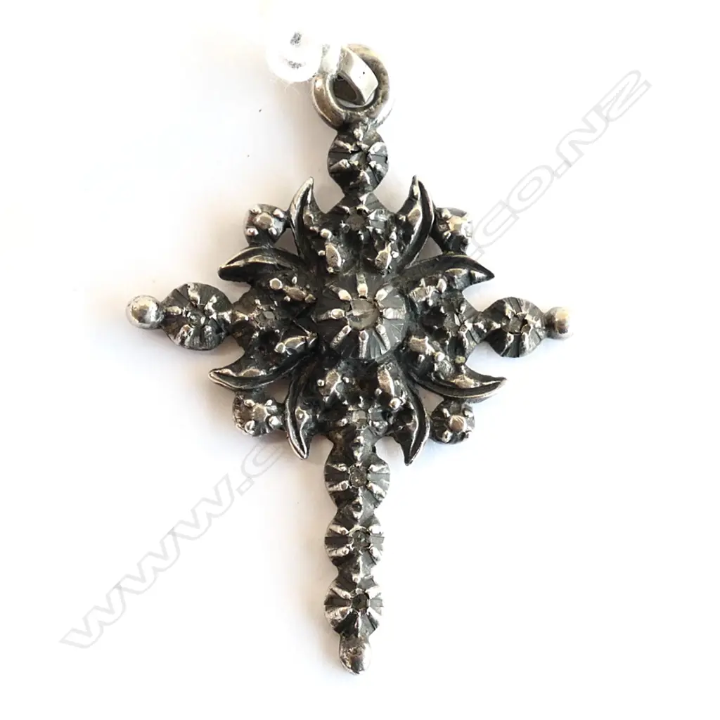 ANTIQUE STYLE SILVER & DIAMOND CRUCIFIX Image 1++