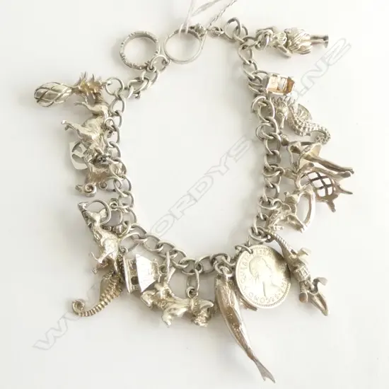 (19078) SILVER CHARM BRACELET