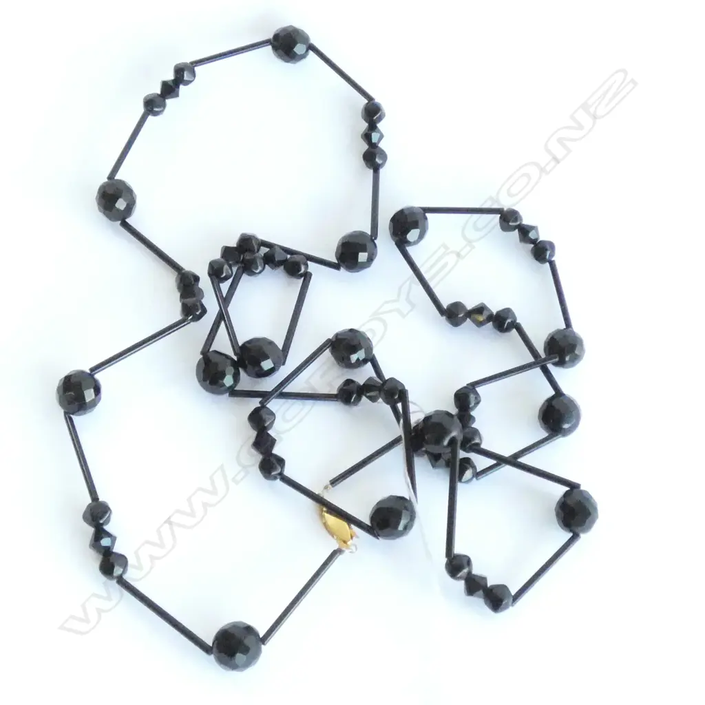 (18415) ART DECO STYLE BLACK GLASS FLAPPERS NECKLACE Image 1++