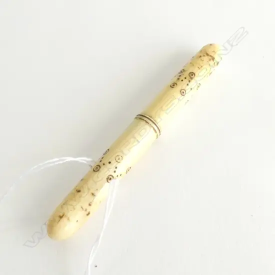 (19340) c1900 IVORY SEWING NEEDLE CASE SCREW OPENING