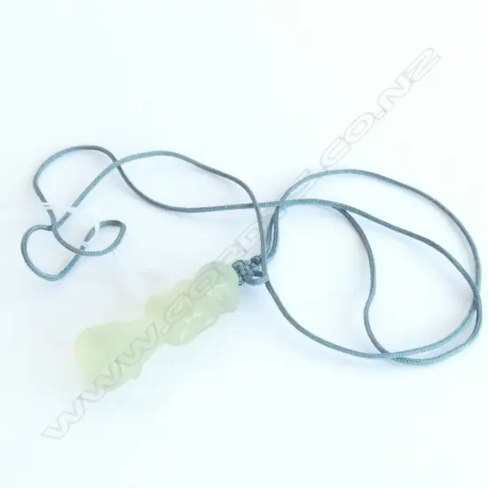 SMALL JADE FIGURE PENDANT H. 38MM
