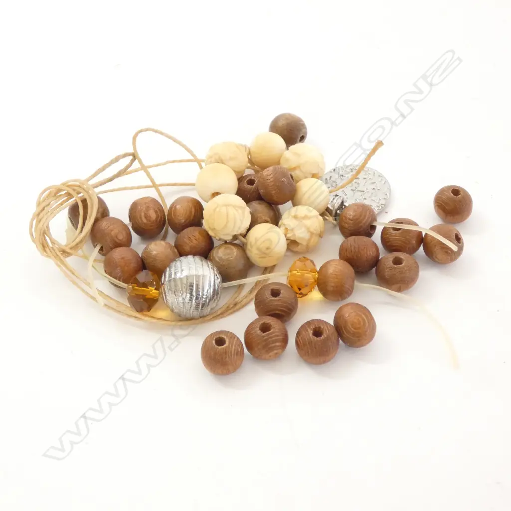 Ivory and bracelet Image 1++